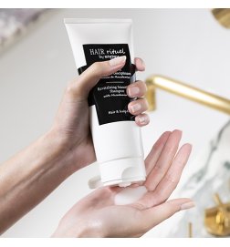 Revitalisierende und disziplinierende Waschpflege mit Macadamiaöl Revitalisierende und disziplinierende Waschpflege mit Macadamiaöl